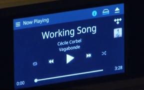 Parlamentarii vor ca intrucțiunile dispozitivelor pe care le folosesc să fie și în limba română