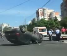 O profesoară din Galaţi s-a răsturnat cu maşina în mjlocul unui bulevard. Femeia avea o alcoolemie record