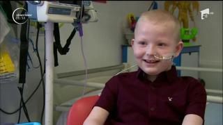 Un băieţel din Marea Britanie a trecut cu bine peste o operaţie pe care puţini medici s-ar fi încumetat să o ducă la capăt