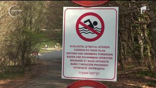 Turiştii nu mai au voie să facă baie în lacul Sfânta Ana