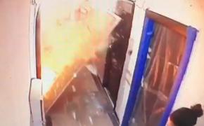 Explozie într-o garsonieră, filmată de camerele de supraveghere, într-un bloc din Suceava