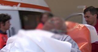 Bărbat atacat de un roi uriaș de albine, la Iași, transportat de urgență la spital (Video)