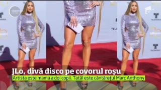 Jennifer Lopez sfidează trecerea timpului. Cântăreaţa latino, divă disco la gala Billboard Latin Music Awards