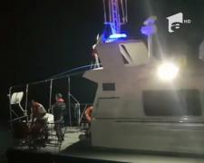 Migranți salvați în ultimul moment de poliţiştii români. Erau transportați în cutii aproape ermetice