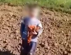 Alex, băieţelul de 3 ani pierdut noaptea în pădure a fost găsit! Salvatorul a izbucnit în lacrimi când l-a văzut şi totul a fost filmat (Video)