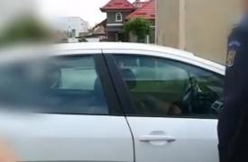 O şoferiţă din Gherla a avut un şoc atunci când a vrut să se urce în maşină şi să plece la muncă. Un bărbat dormea pe locul din dreapta