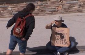 Experiment Observator: chetă pentru o zi, în Vama Veche. Reacţiile neaşteptate ale oamenilor