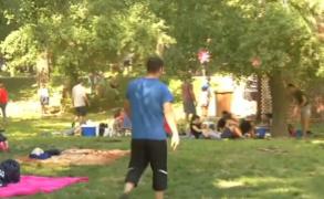 Petrecerea e în toi, la Cernica. Sute de oameni se bucură de ultima zi a minivacanţei de 1 Mai