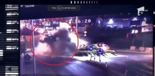Beat mort, un șofer a plonjat cu mașina peste un sens giratoriu, dar n-a uitat să-și pună centura (Video)