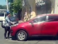 Noi dezvăluiri despre profesorul de religie care aproape a călcat cu maşina un elev. Un preot confirmă comportamentul agresiv al dascălului