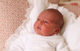 Primele fotografii oficiale cu al treilea bebeluș regal, Prinţul Louis al Marii Britanii