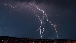 Noi avertismente meteo. Săptămâna va începe cu ploi torențiale și vijelii în România