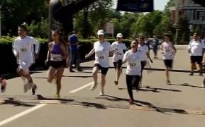 Sute de studenţi din Bucureşti au alergat într-un cros caritabil