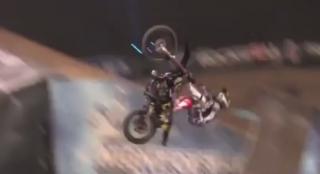 O arenă sportivă din oraşul german Mannheim a găzduit finala unui campionat european pentru cascadori: săriturile pe motocicletă