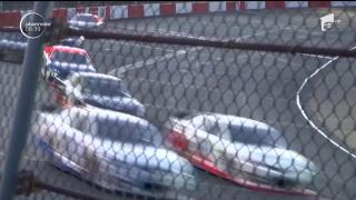 Două din cursele campionatului american de automobilism NASCAR au avut, la start, un pilot în vârstă de 90 de ani