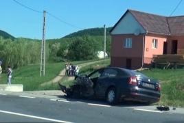 Un şofer a scăpat doar cu zgârieturi după ce s-a răsturnat cu mașina