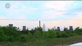 A fost panică la Piteşti Aproximativ 50 de pompieri au acţionat pe platforma petrochimică Arpechim după ce paznicii au anunţat că dintr-un rezervor de ţiţei iese fum