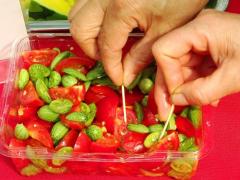 Anchetă Observator. Românii mănâncă fructe şi legume toxice, pe care statul nu le controlează