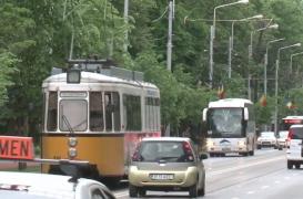 Maşinile care scot fum negru, luate în vizor de primarul ieşean