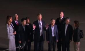 Americanii ţinuţi prizonieri în Coreea de Nord, întâmpinaţi de soţii Trump la întoarcerea acasă