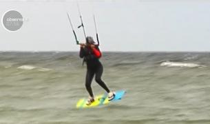 Kitesurfing, distracție perfectă în valuri