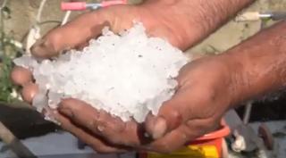 Furtunile pun stăpânire pe țară. Grindina a distrus culturi şi livezi. Meteorologii au anunţat cod galben de ploi și vijelii