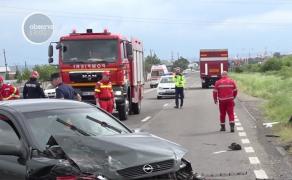 Accident la lecția de condus. Șoferul vinovat susține că nu a văzut mașina, pentru că nu avea avariile pornite
