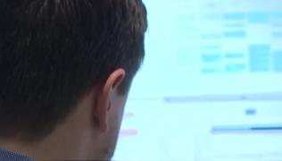 Comerţul online, invadat de ţepe. Mii de români sunt păcăliţi zilnic de promoţii false