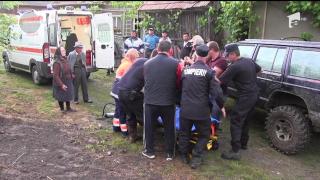 Zeci de poliţişti, pompieri şi salvamontişti din Cluj au salvat o femeie de 72 de ani căzută într-o râpă