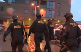 Sute de descinderi în toată ţara la suspecţi de trafic de droguri, prostituţie, cămătărie şi falsificare de acte