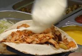 Zeci de ieşeni au ajuns la spital după ce au mâncat shaorma de la un fast food din oraş