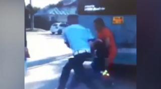 Intervenţie pe muchie de cuţit pentru poliţiştii chemaţi la locul unui accident în Galaţi