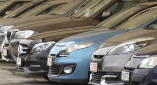 Maşinile la mâna a doua ne sufocă. România riscă amenzi uriaşe de la Comisia Europeană pentru aerul poluat