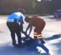 Polițiști atacați după un accident, la Galaţi. Bărbatul care ar fi provocat accidentul era băut și ar fi încercat să fugă