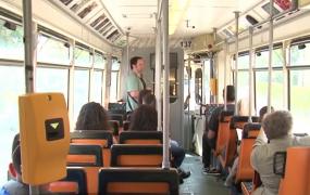 Primul tramvai în care călătorii au wi-fi gratuit şi acces la priză, introdus în circulaţie la Iaşi