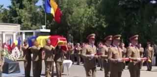 Cristian Ţopescu, pe ultimul drum. Marele comentator a fost înmormântat cu onoruri militare