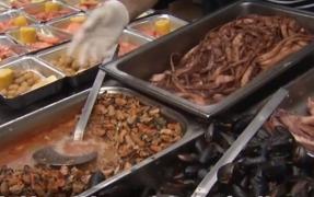 Festivalurile de mâncare stradală, la modă în România. Calamarii, midiile şi pastramele iau locul micilor în preferințele românilor