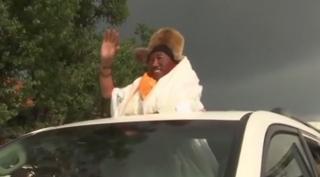 Unul din ghizii montani care-i îndrumă pe alpiniştii din Himalaya, a stabilit un record aproape de necrezut