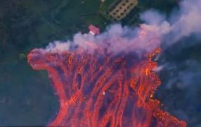 Vulcanului din Hawaii devine tot mai periculos şi a făcut deja prima victimă. Un bărbat blovit de lavă chiar în faţa casei sale