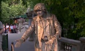 Statuile vii fac spectacol în Capitală. Zeci de artişti din şapte ţări pregătesc un show inedit