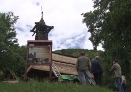 Biserica de lemn din Vălari, clasificată ca monument istoric de primă importanță, va avea un nou acoperiș