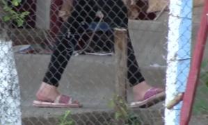 Fetiţă de 13 ani din Vaslui, bătută şi batjocorită de un tânăr de 18 ani. Agresorul a avut şi complici