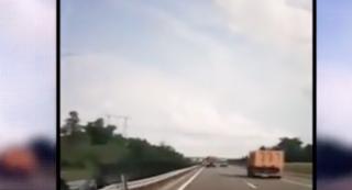 Ancheta continuă în carnagiul din Ungaria! Şoferul microbuzului nu avea licenţă pentru transport de persoane