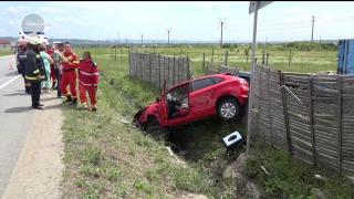 Maşină răsturnată în şanţ la Drobeta-Turnu Severin. Gestul unei şoferiţe putea provoca o tragedie