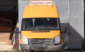 15 elevi din Vaslui, la un pas de moarte. Microbuzul şcolar care îi ducea spre case a fost lovit de o maşină