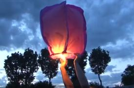 Mii de lampioane colorate au invadat cerul la Târgu Mureş, după spectacolul oferit de Gaşca Zurli