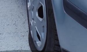 Mai mulţi şoferi din Dâmboviţa şi-au găsit maşinile distruse în parcare