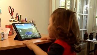 Un copil român petrecere doar o oră pe zi în aer liber, adică de două ori mai puţin decât un deţinut