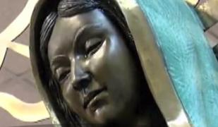 Miracol în New Mexico! O statuie a Fecioarei Maria plânge cu lacrimi de trandafir
