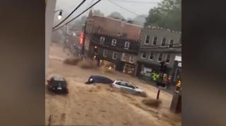Inundații masive în statul american Maryland. Maşinile parcate pe străzi au fost măturate de şuvoaiele de apă!